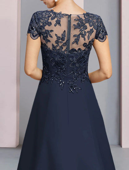 wholesale  A-Line Mother of the Bride Dress Formal Wedding Guest Party Elegant Scoop Neck Sweep / Brush Train Satin Lace Short Sleeve with Sequin Appliques