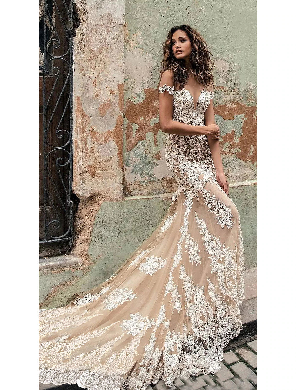 wholesale  Wedding Dresses in Color Formal Wedding Dresses Mermaid / Trumpet Off Shoulder Cap Sleeve Court Train Lace Bridal Gowns With Appliques
