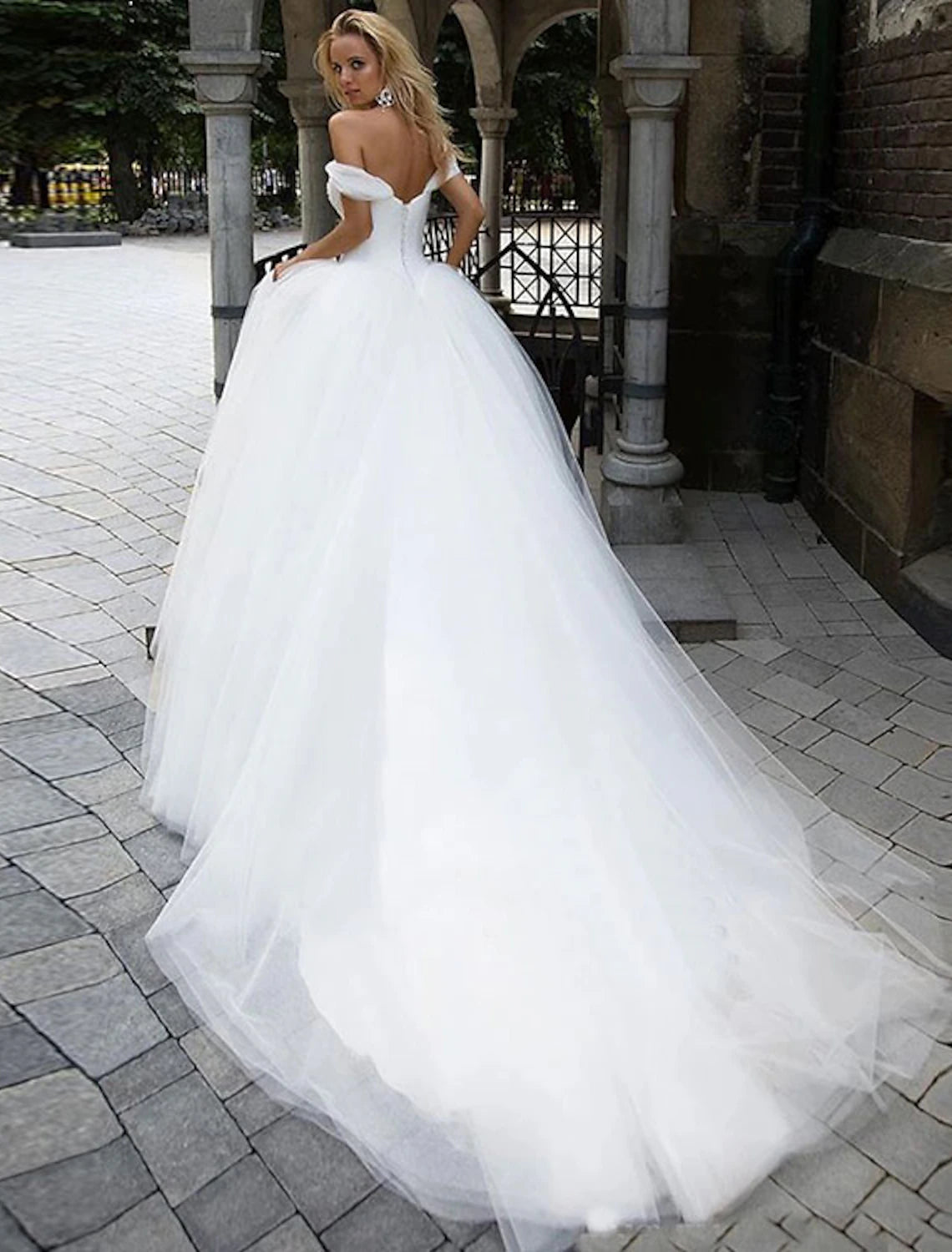 wholesale  Wedding Dresses Ball Gown Off Shoulder Cap Sleeve Chapel Train Tulle Bridal Gowns