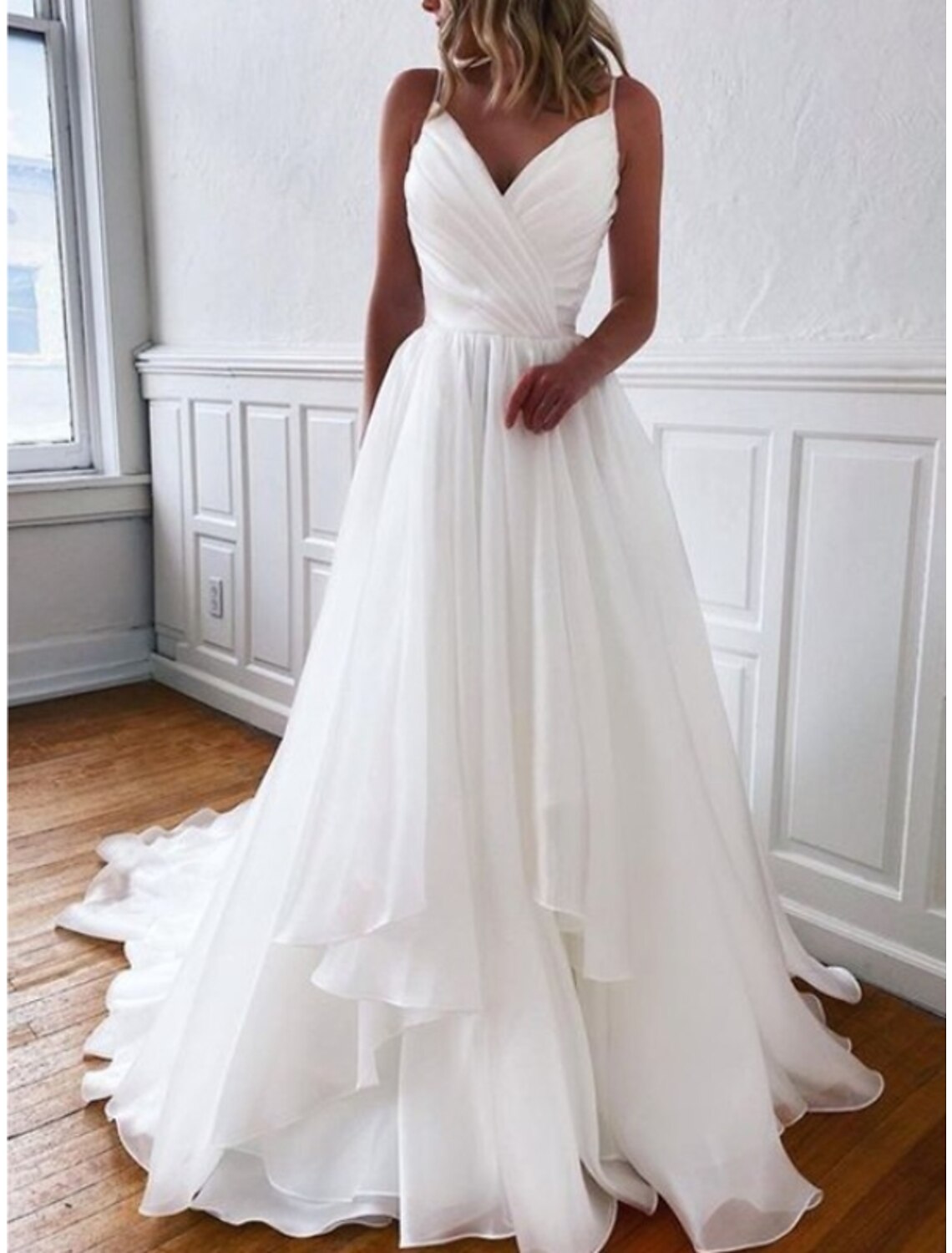 Wholesa Simple Wedding Dresses Sheath / Column Camisole Sleeveless Court Train Chiffon Bridal Gowns With Pleats