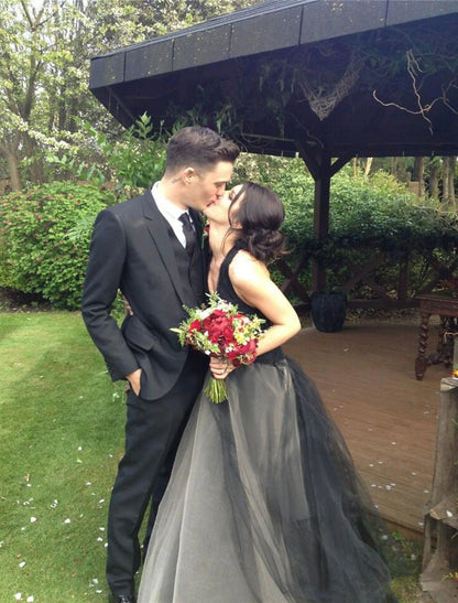 wholesale Engagement Gothic Black Wedding Dresses Formal A-Line Halter Sleeveless Floor Length Satin Bridal Gowns With Appliques Summer Fall Halloween Wedding Party