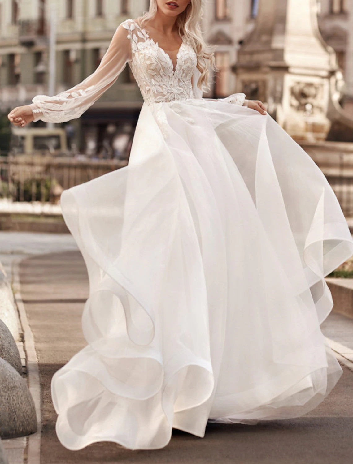 Wholesa  Beach Boho Wedding Dresses A-Line V Neck Long Sleeve Court Train Lace Bridal Gowns With Appliques Solid Color