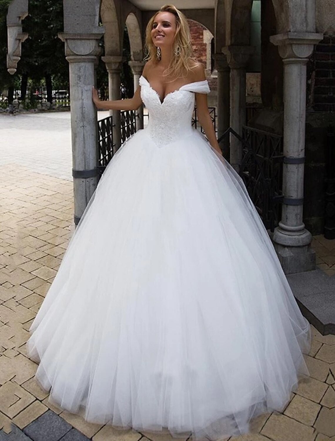 wholesale  Wedding Dresses Ball Gown Off Shoulder Cap Sleeve Chapel Train Tulle Bridal Gowns